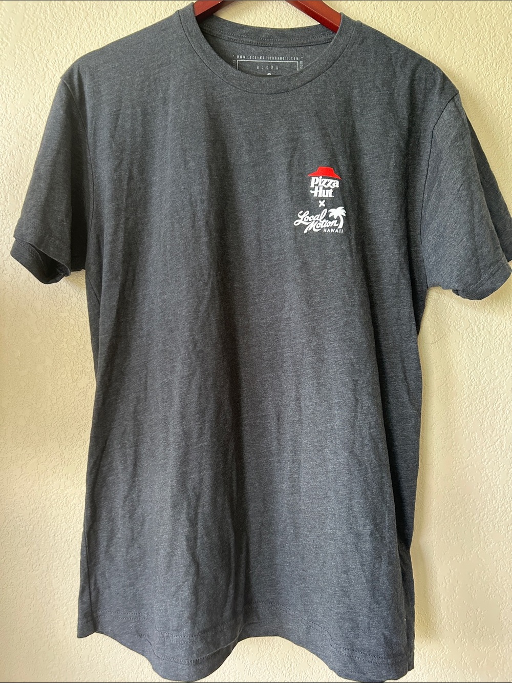 Local Motion X Pizza Hut Dark Charcoal Gray Crewneck T-Shirt, Sz L